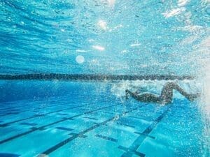 טביעה ונזקי גוף בבריכה – מתי וכיצד ניתן לתבוע פיצויים? (מידע משפטי)